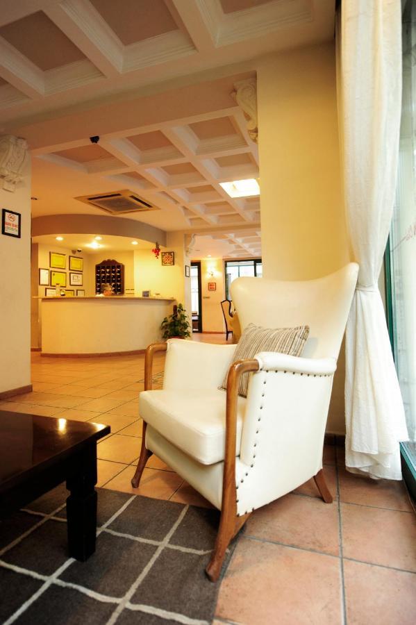 Uestuen Hotel Alsancak Smirne Esterno foto