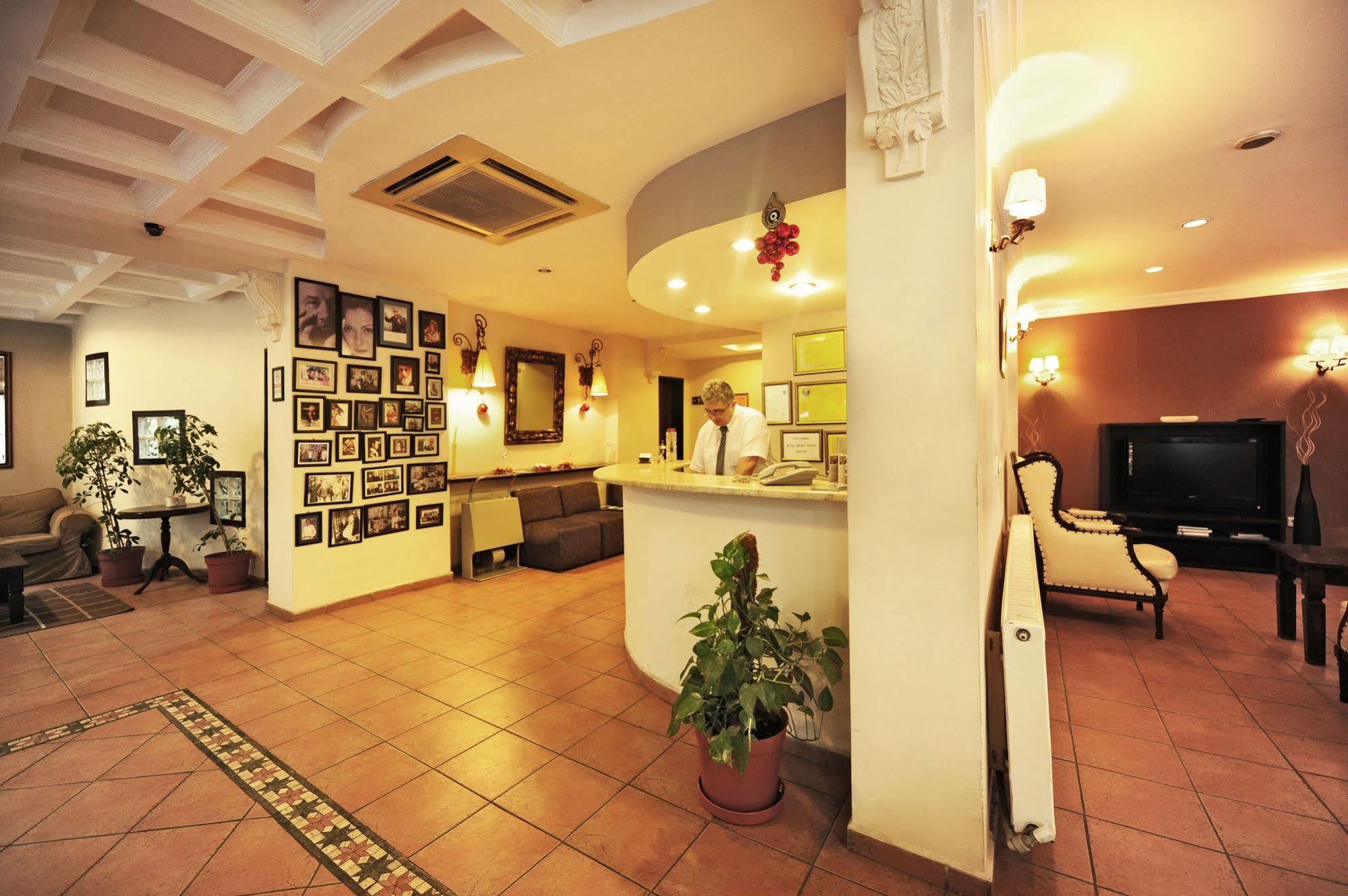 Uestuen Hotel Alsancak Smirne Esterno foto