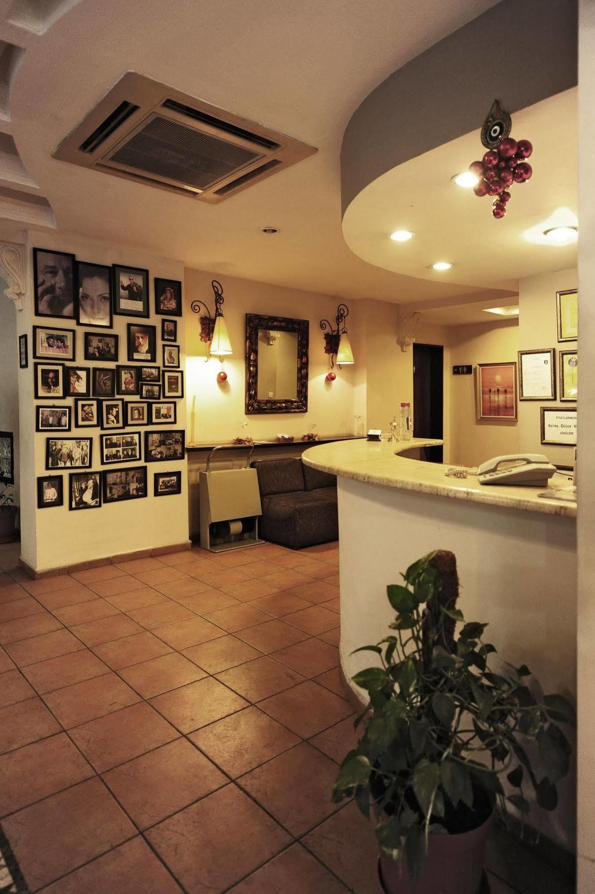 Uestuen Hotel Alsancak Smirne Esterno foto