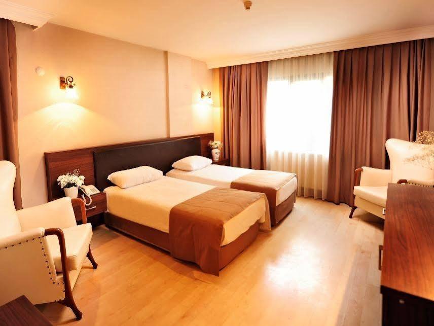 Uestuen Hotel Alsancak Smirne Esterno foto