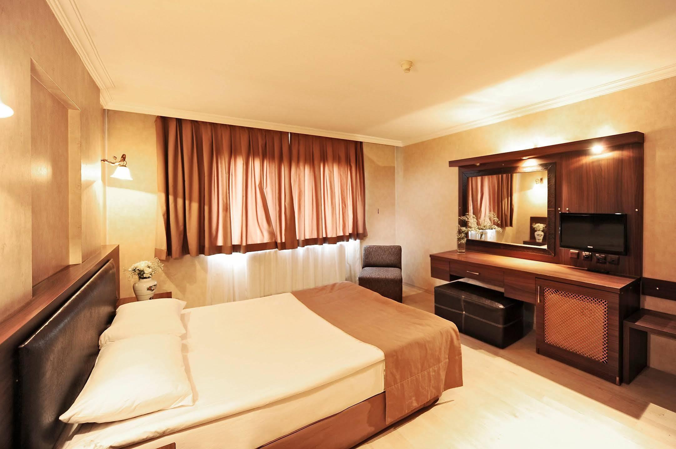 Uestuen Hotel Alsancak Smirne Esterno foto